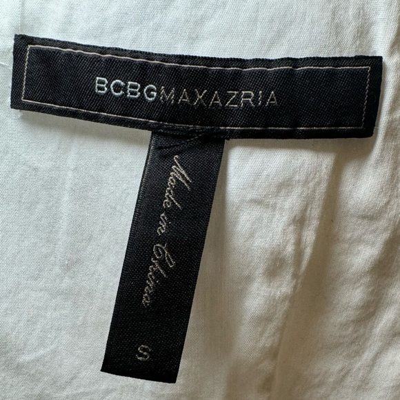 BCBGMaxAzria White Lace / Guipure sleeveless peplum top - Picture 5 of 5